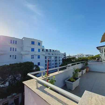 Deluxe Penthouse Golem - Mali I Robit Apartment *
