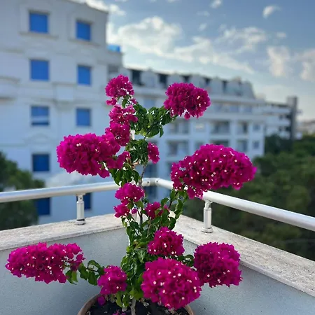 Deluxe Penthouse Golem - Mali I Robit