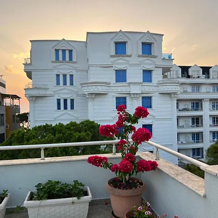 Deluxe Penthouse Golem - Mali I Robit *
