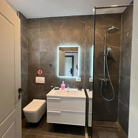 Deluxe Penthouse Golem - Mali I Robit